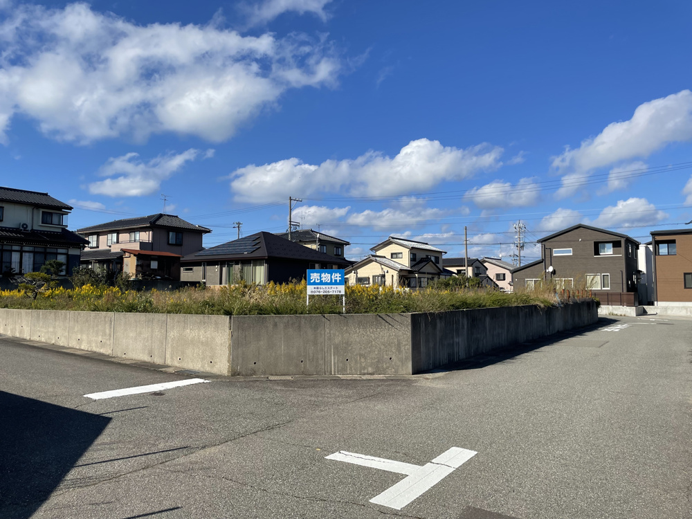 高低差のある土地のメリットは何か？デメリットや選び方も解説の画像