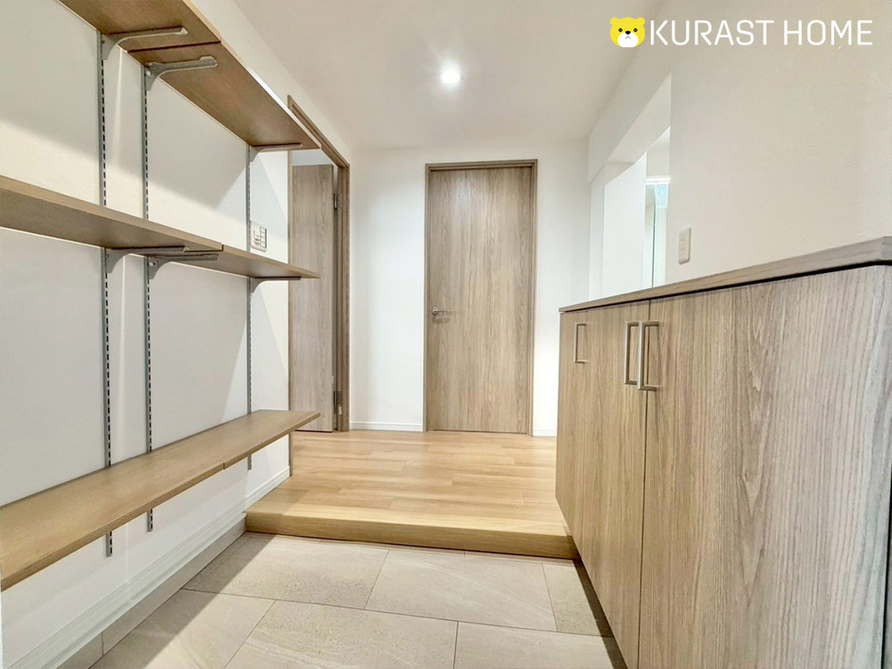 グレージュ＆木目のナチュラルで落ち着いた雰囲気が素敵。ちょっとした遊び心もあるリノベマンション―境谷西第1住宅28棟　１階―の画像