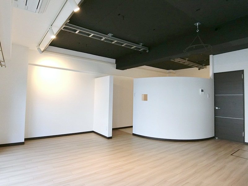 【リノベ事例】アーチウォールのLDKの画像