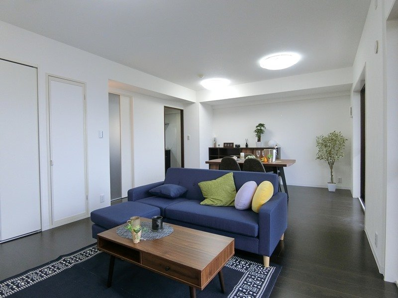 【リノベ事例】陽当たり良好♪居心地のいい南向き広々リビングの画像