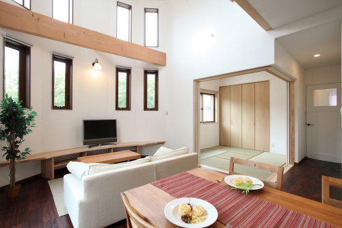 家族が自然とリビングに集まる家づくりとは？注文住宅の設計で意識したいポイントをご紹介の画像