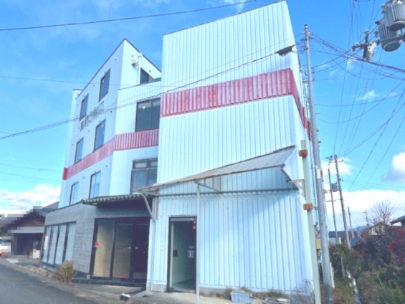 【駐車場複数台可】事業用◎ 高島市新旭町針江の4階建鉄骨造ビル物件の画像