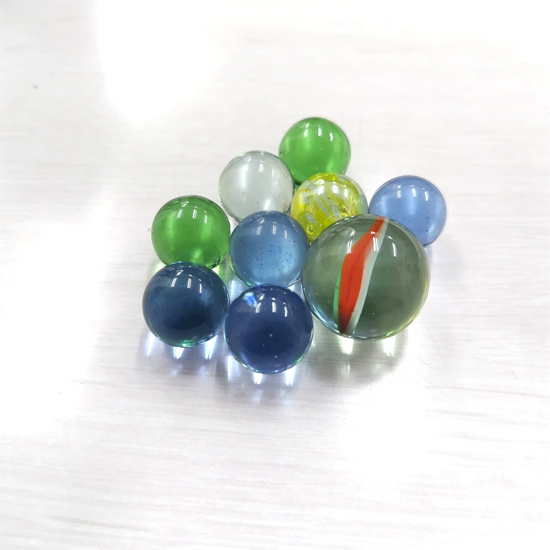 内見で部屋の傾きを見抜く！レーザー墨出し器とビー玉で傾斜を確認の画像