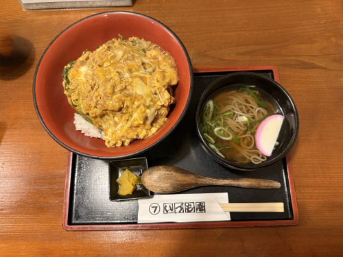 事務所近くのおすすめランチ|いづも庵のカツ丼セットの画像