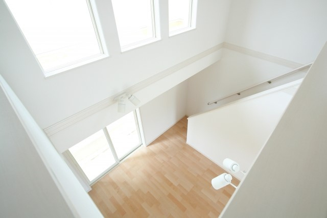一戸建ては吹き抜けにリノベーションできる？費用や注意点についても解説