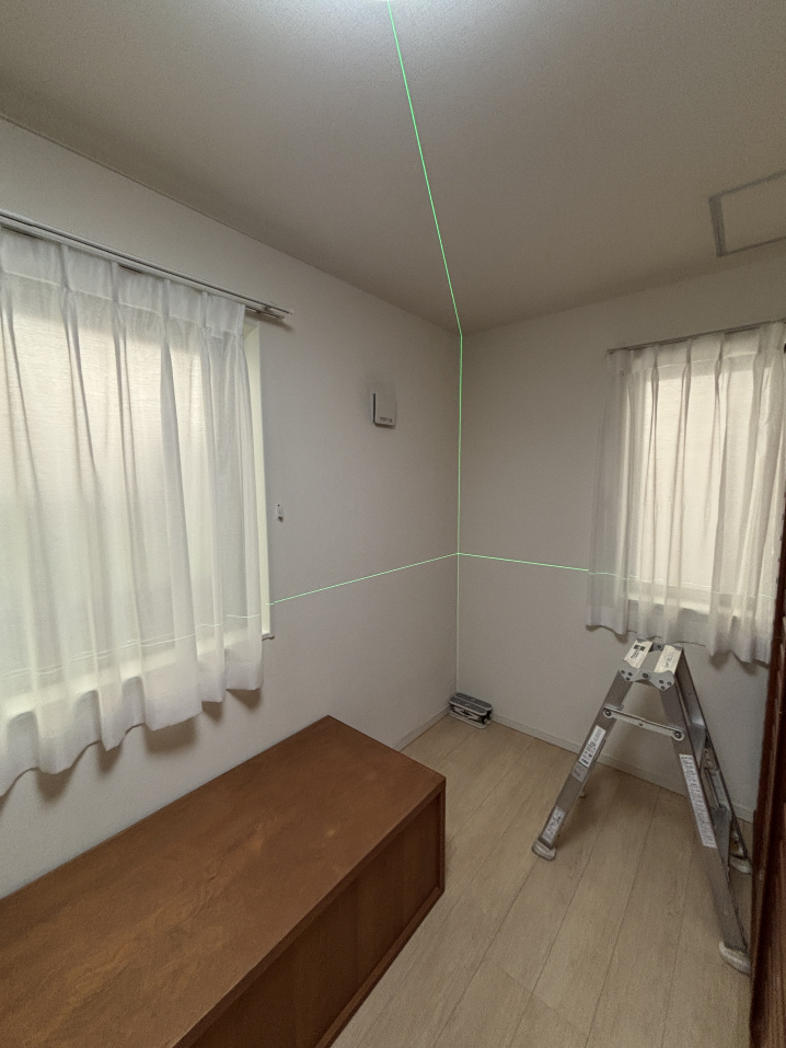 レーザー水平器