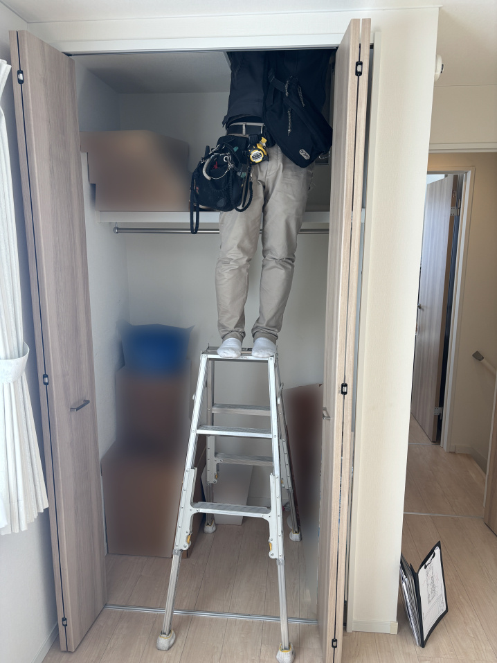 小屋裏から雨漏り検査