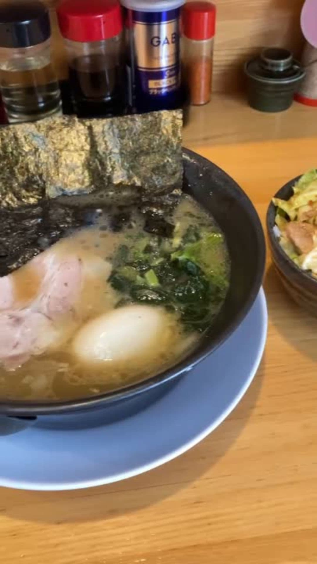 新潟に馴染む!濃厚なのに後味スッキリな一杯。家系ラーメン奥村家の画像