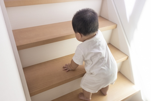 窓やベランダからの転落事故は防止できる？危険な共通事項や事例も解説の画像