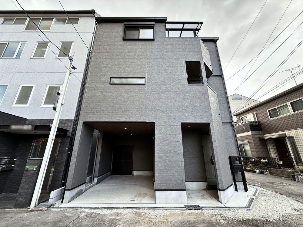 #81 直線美が映える、都市型モダン邸宅の画像