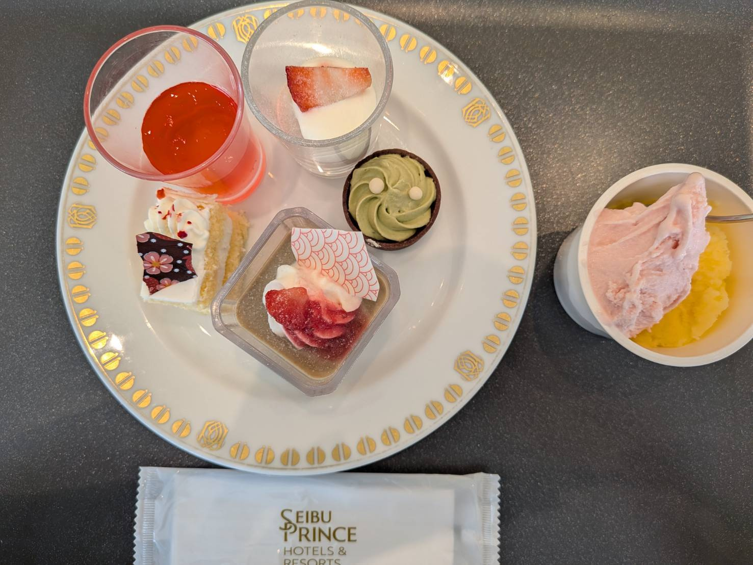 いちごビュッフェの画像