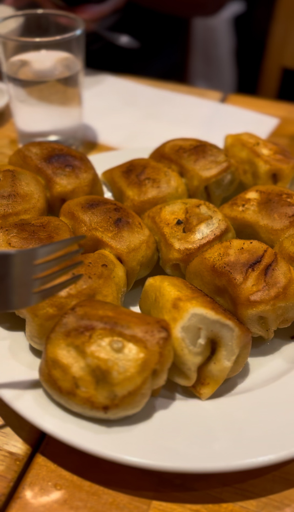 柏の名物グルメ「ホワイト餃子 柏店」の画像