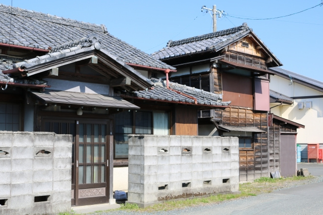 ”どっちが正解？”　土地の「古家付き」「更地」の選択とは　の画像