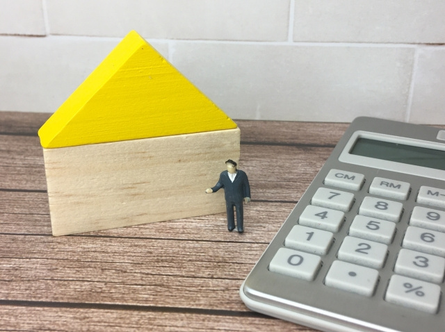 不動産の売却で譲渡損失が出たら？税金と特例も解説