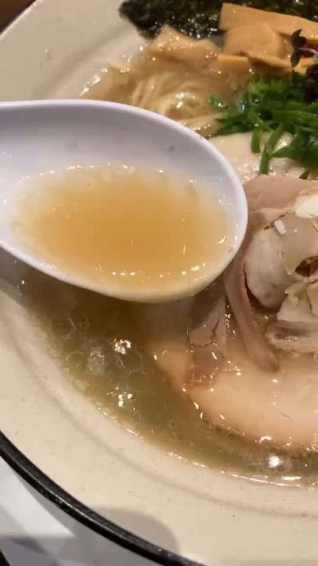 変わらない味、進化するスープ。老舗『ラーメン亭 吉相』のあっさり白醤油らーめんの画像