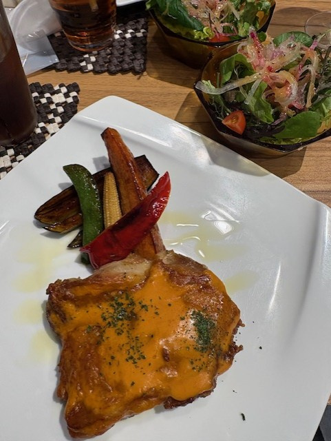 友人と食事の画像