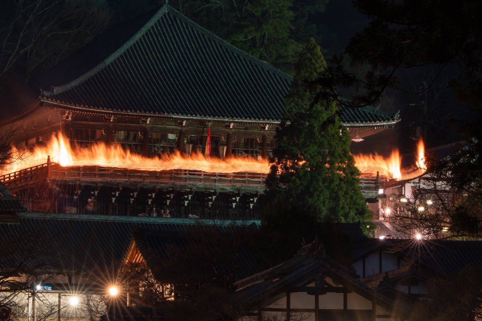 東大寺二月堂のお水取り