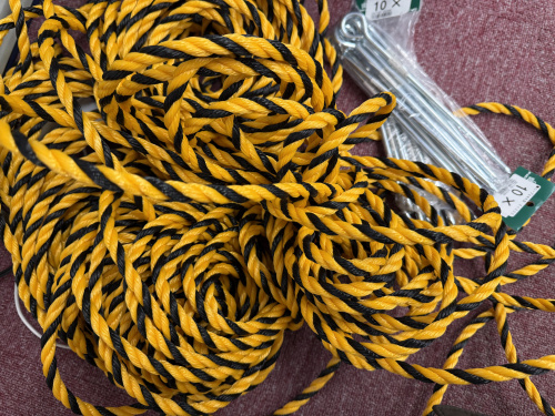 ️峯第２駐車場のトラロープを張り替えました！の画像