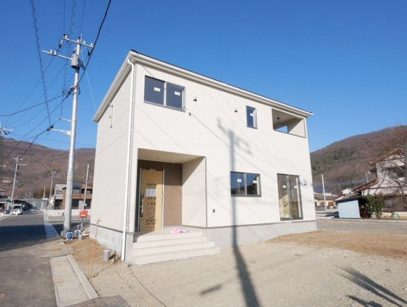 甲府市羽黒町｜新築全2棟 敷地80坪の庭重視1号棟か、並列3台の2号棟かの画像