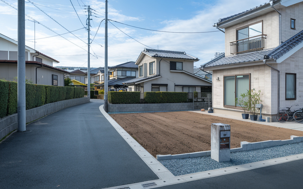東大阪市で空き家の解体を検討中の方必見！補助金の申請手続きと売却までの流れをご紹介の画像