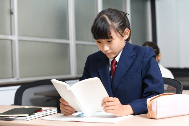 「八軒東中学校」の特徴