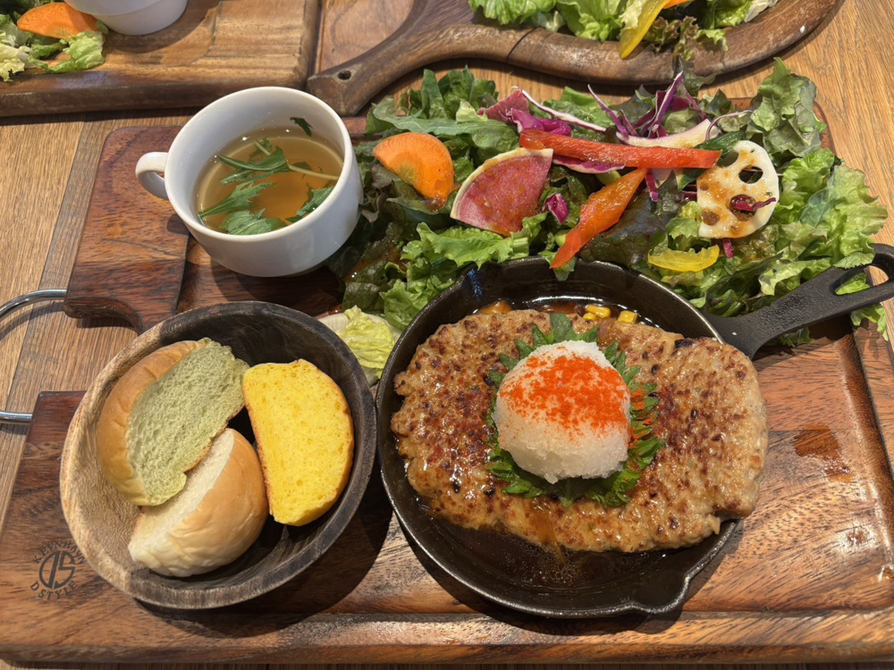 ボリューム満点！鉄板ハンバーグランチプレートをいただきましたの画像