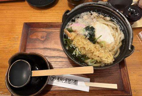 いづも庵の鍋焼きうどんを実食|熱々で体が温まる人気のうどんランチの画像