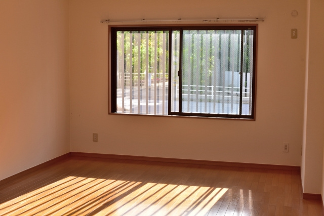 西向きの部屋は暑い？物件選びのポイントや快適に過ごす工夫についても解説