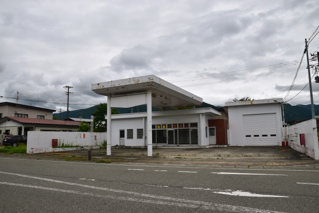 ガソリンスタンド跡地の売却方法は？難しい理由や注意点についても解説