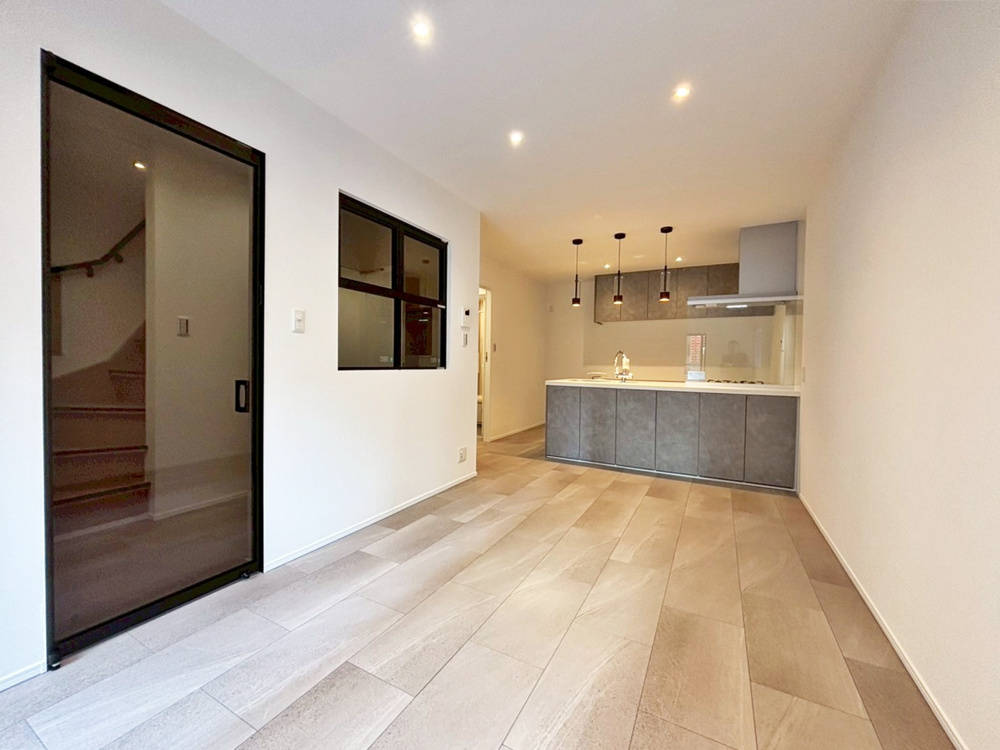 シアー素材と重厚感でつくる、上質な暮らしの画像