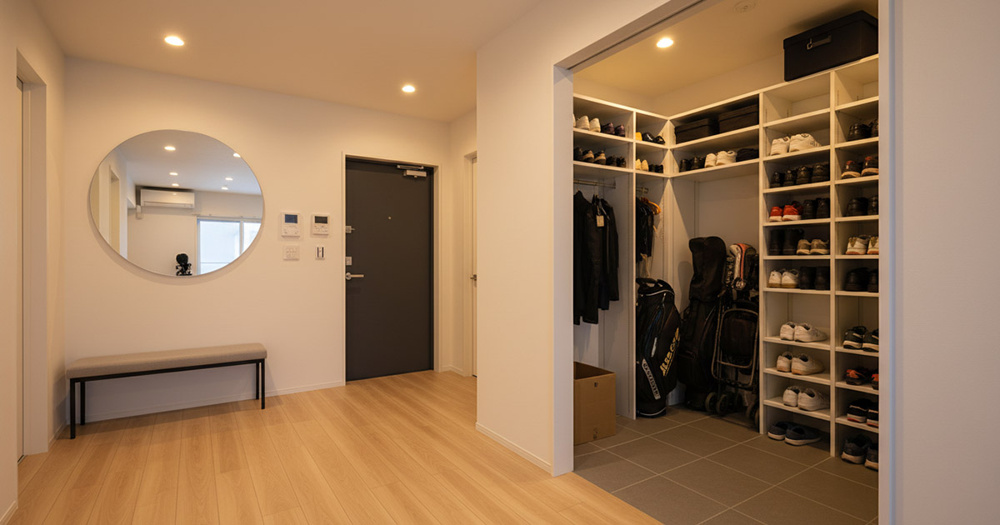 西宮の中古リノベ｜デッドスペース活用でパントリーと収納を作るの画像