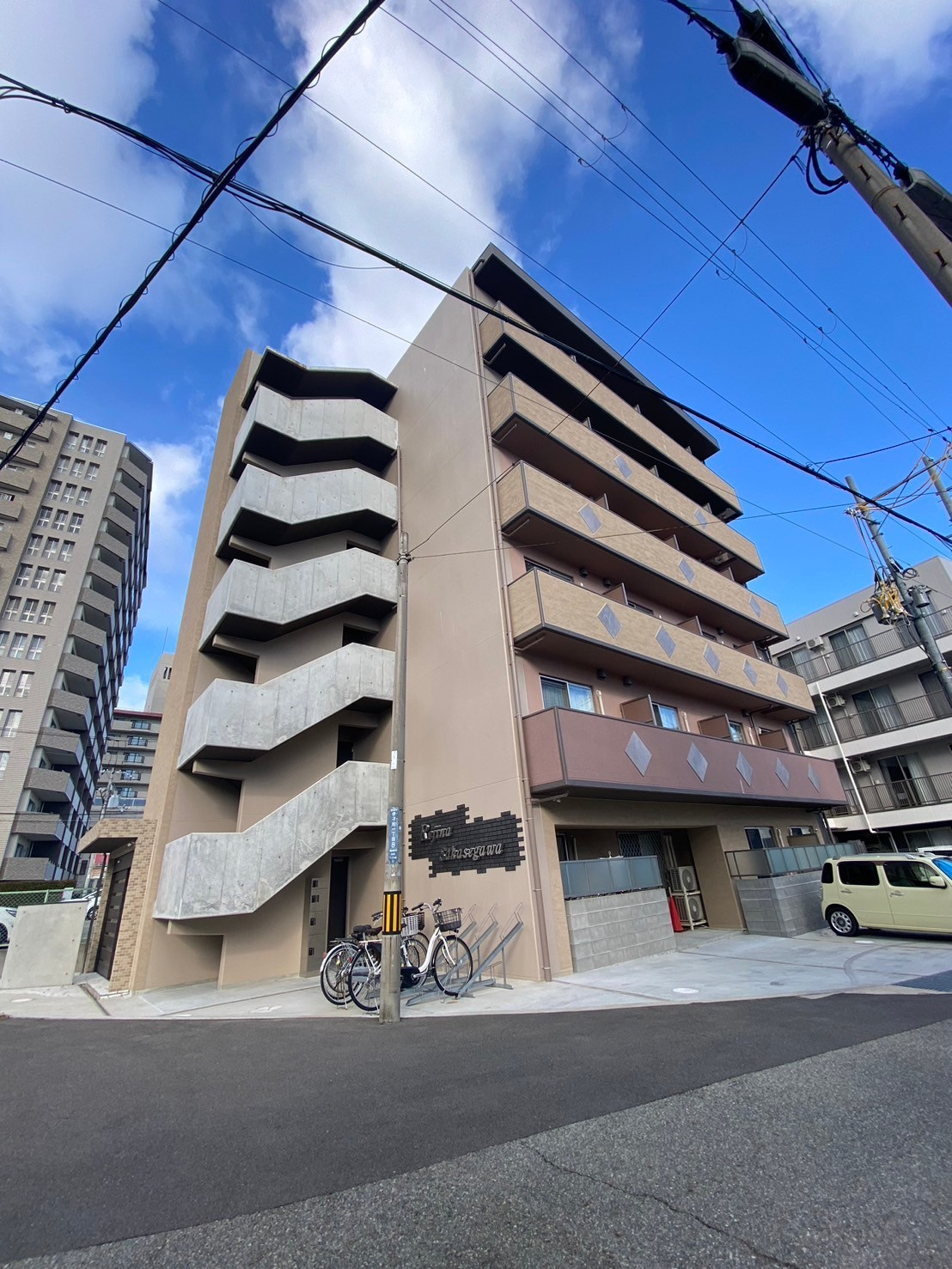 逆瀬川駅徒歩3分!!便利さと快適さを両立した築浅マンションの画像