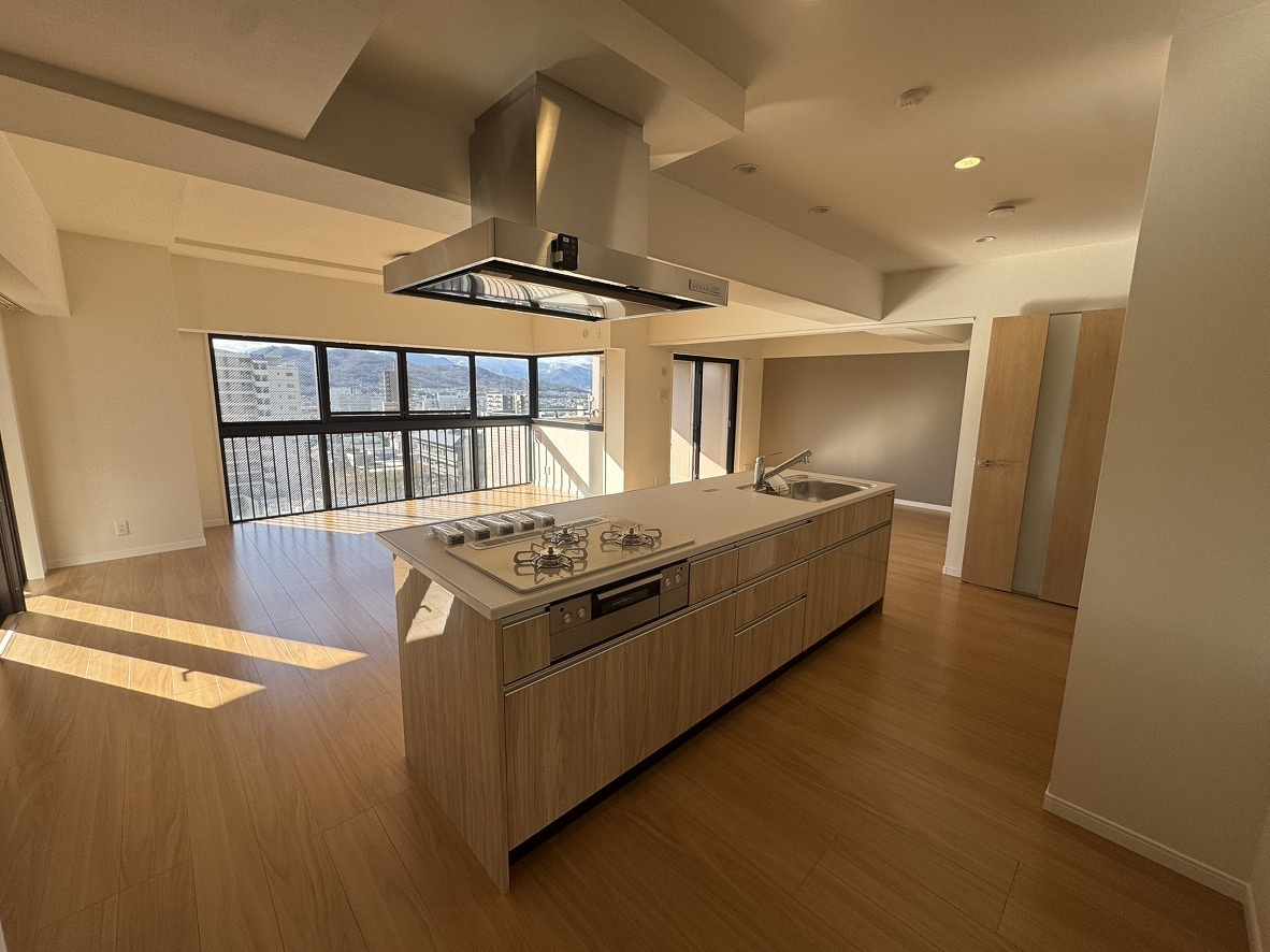 上田市中央｜リフォーム済×11階角部屋｜眺望良好マンションの画像