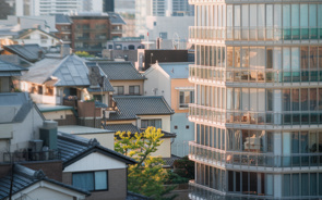 難波タワマンで女性が一人暮らしするなら？治安や安心ポイントも紹介の画像