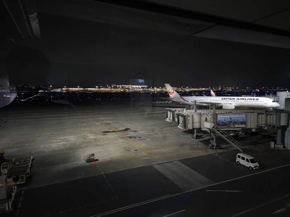 煌めく滑走路の画像