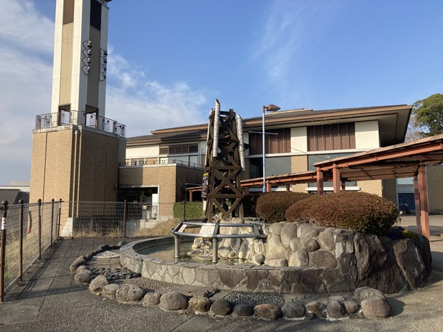 伊豆高原駅の温泉の足湯の画像