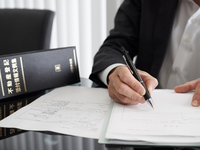 滅失登記とはどのような手続き？申請しないリスクや義務についても解説