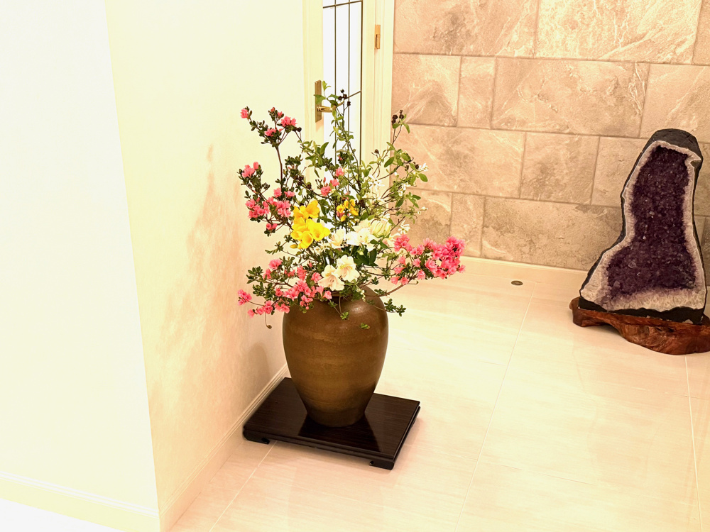 ツツジを生けるの画像