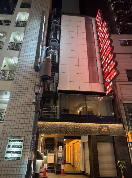 北新地本通り｜駅徒歩3分 ラウンジ居抜き物件｜VIPルーム付きで即営業OKの画像