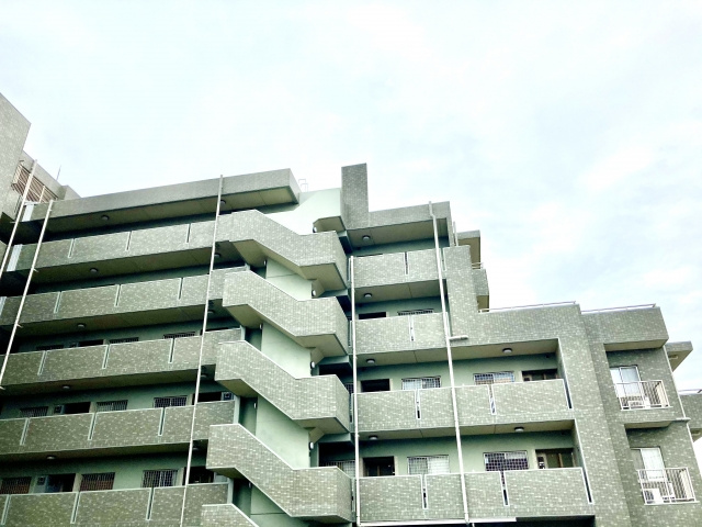 空き家のマンションを放置するリスクは？売却のメリットや注意点も解説の画像