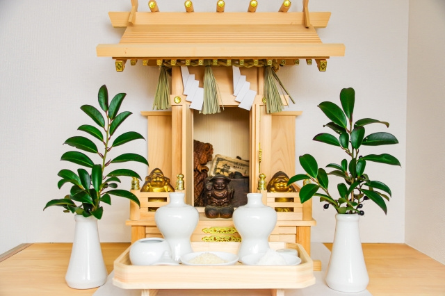 引っ越しで神棚を移動させる方法は？正しい手順や処分についても解説の画像
