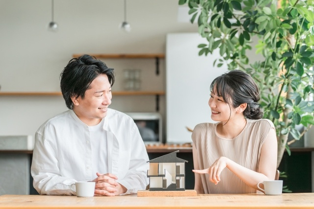 頭金ゼロの不動産購入は今が買い時か知りたい共働き夫婦へ  年収400万円台子育て世代が賃貸脱出で後悔しない住宅購入タイミングと不動産営業の本音を知る方法の画像