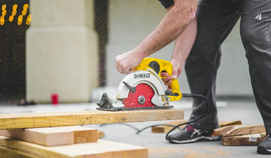 【ブログ更新】なぜイラン情勢の影響で「住宅建材」が不足するの？その理由と「ナフサ」の正体とは？？？の画像