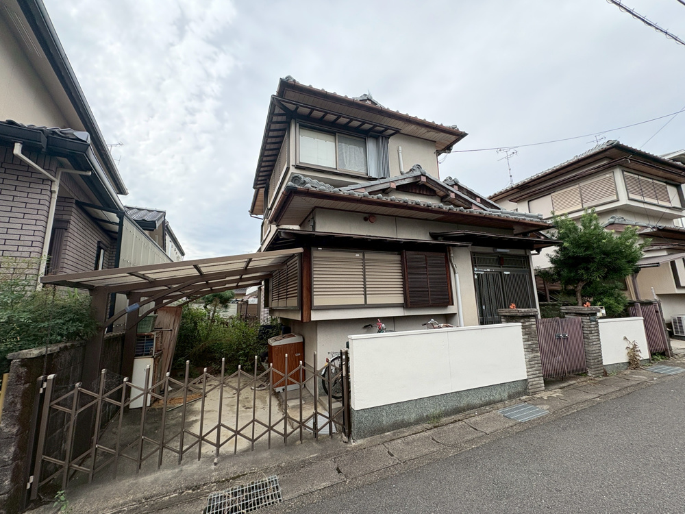 古い実家を相続したらどうする？解体して売るか、古家付きで売るかの判断基準の画像
