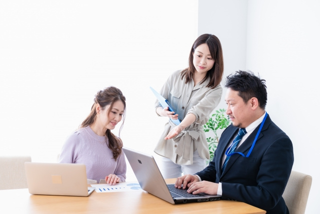 ミーティングスペースとは？会議室との違いを解説