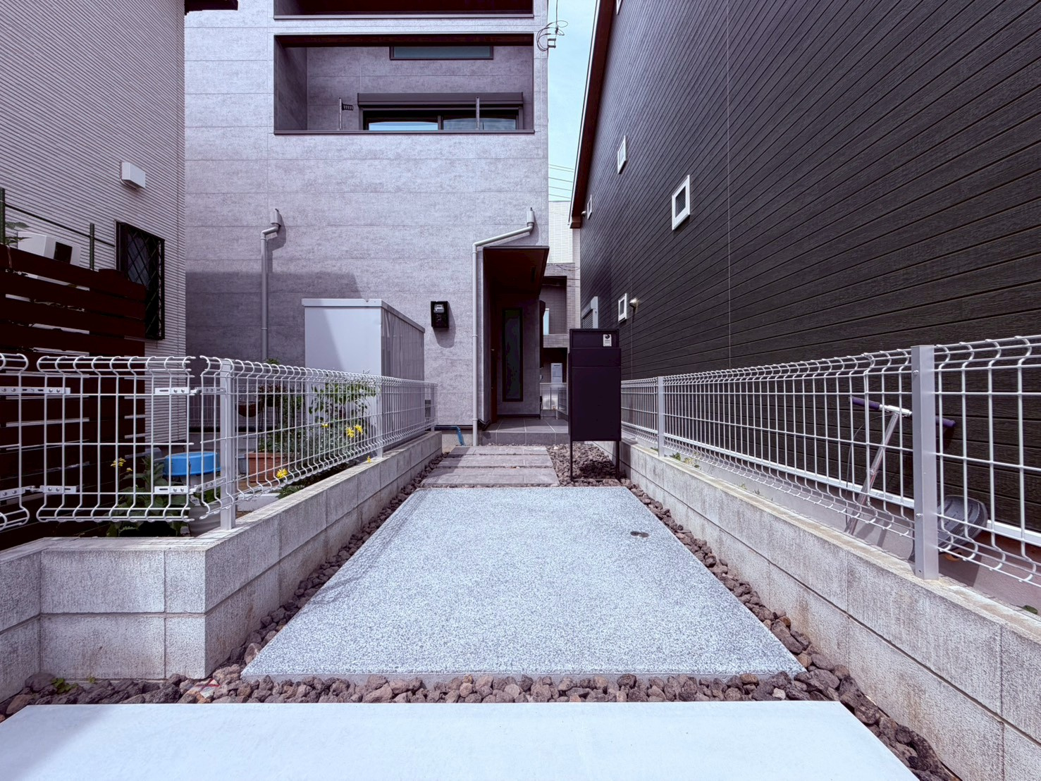 玄関アプローチ