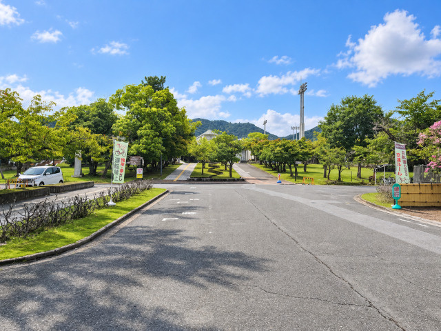奈良教育大学 正門の風景