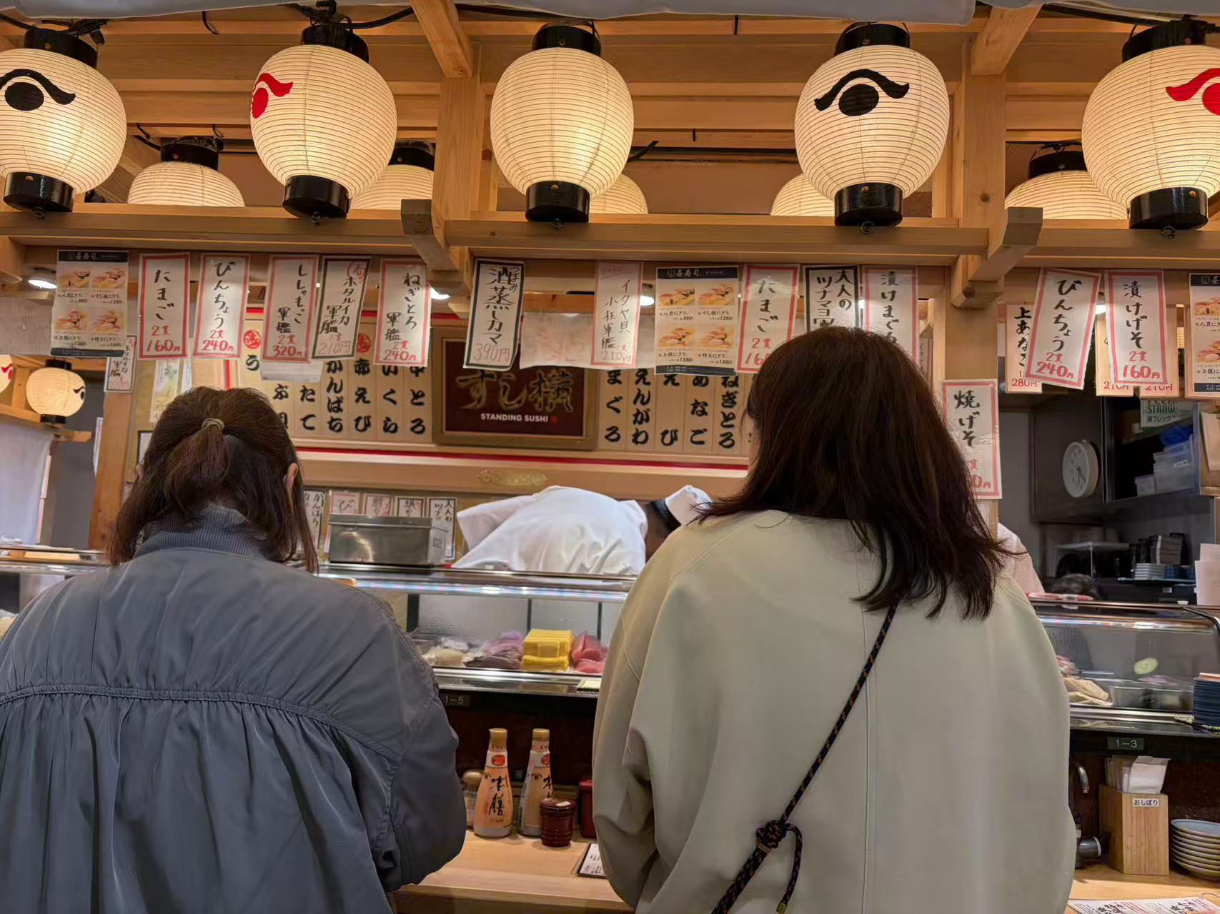 日本で進化する立食い文化―女性にも支持される理由と背景の画像