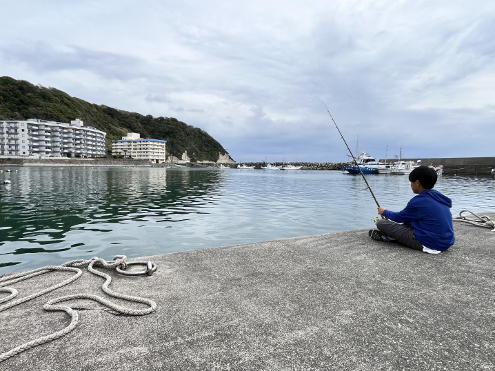 小坪漁港で釣りの画像