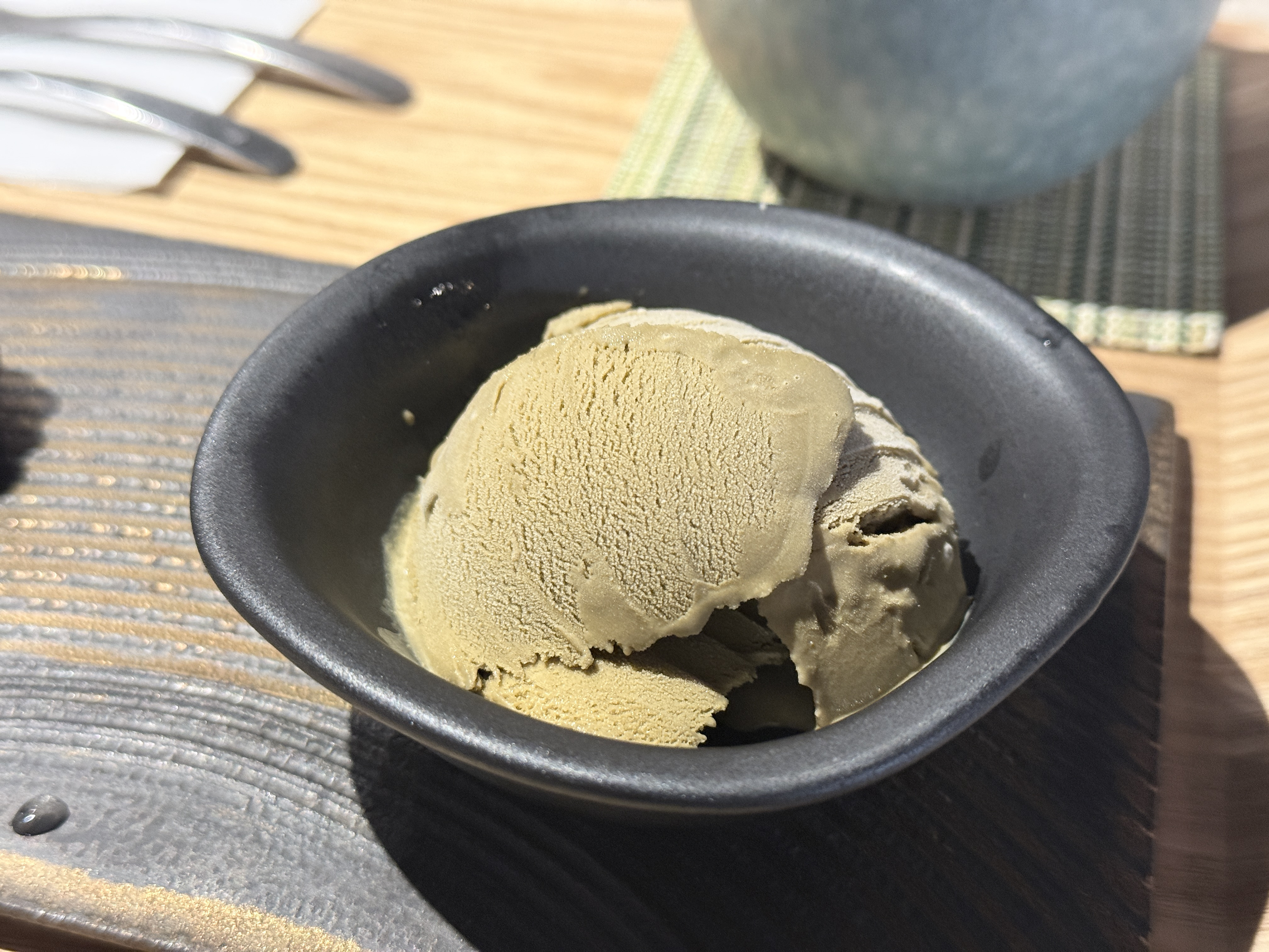 天然木とTOMOに滋賀ぶらり旅【マルレ・おはぎとほうじ茶アイスのセット